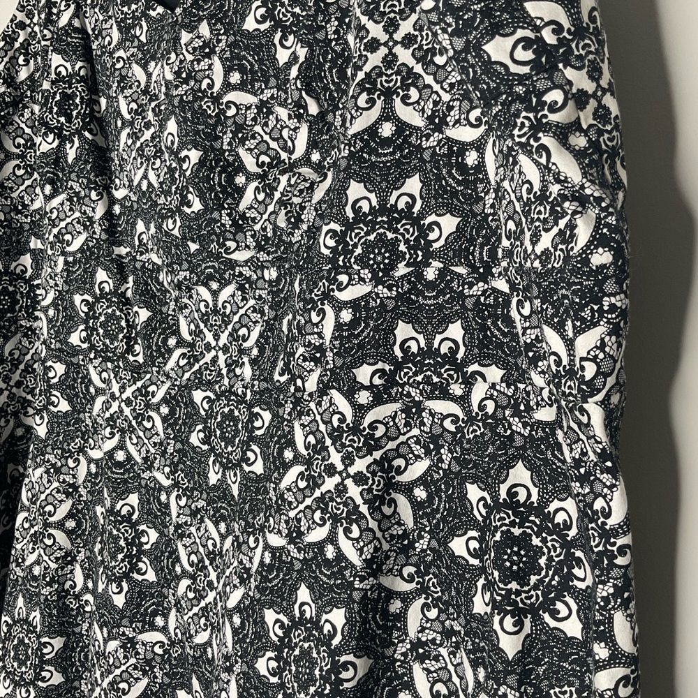 Torrid Abstract Tank - Picture 2 of 5